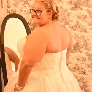 Look at how wonderful this background is. It just makes the photo pop!