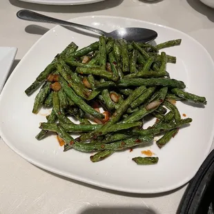 a plate of green beans
