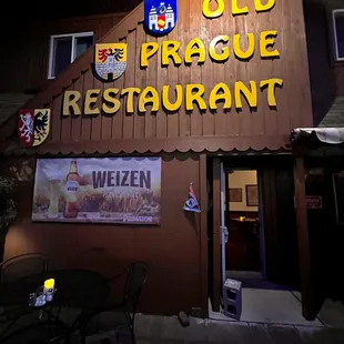 the outside of the restaurant