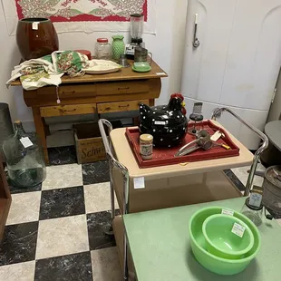 Cute retro kitchen booth