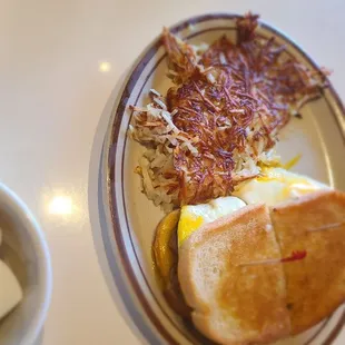Breakfast sandwich with sunny side up egg and hash brown with bacon