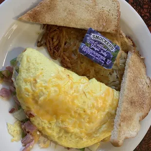 "Downsized" omelette with hashbrowns and toast