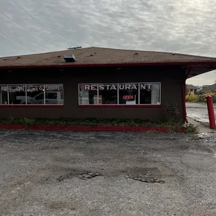 the exterior of a restaurant