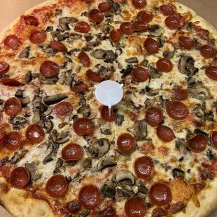 Love me their pizza pie . Delicious