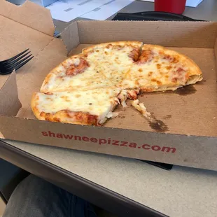 Small pizza ordered with pepperoni, pineapple and banana peppers.