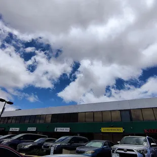 There are many restaurants here such as: Lunar Tea, Fresh Bites, and Thai Village