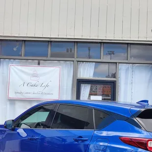 A Cake Life is hidden between L&amp;L and Honolulu Hydroponics