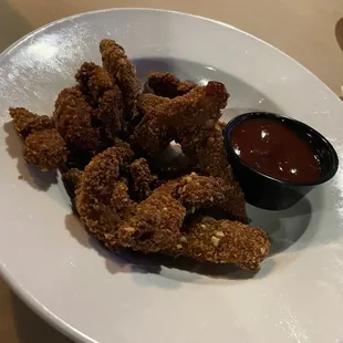 fried chicken nuggies with dipping sauce