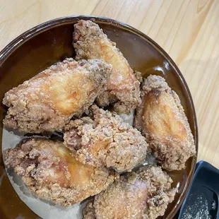 Fried chicken wings.