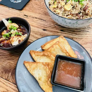 Had the Brisket Fried Rice, Jalapeno Popper Rangoon and Chili Wonton (5). Every thing was fresh and delicious . Definitely coming back