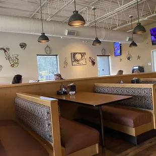 sushi and sashimi, interior