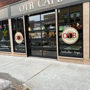 the outside of a cafe