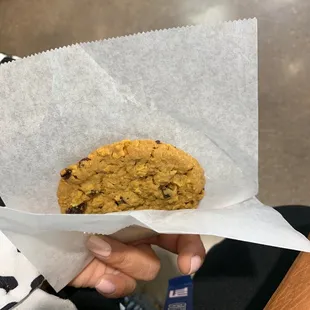 Free cookie for the wait