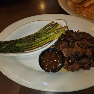Steak tips and roasted asparagus