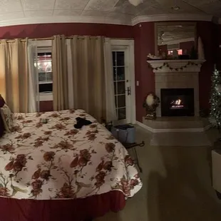 We stayed in the Oriental Poppy room.