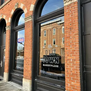 Nice high ceilings, exposed brick and cute atmosphere in this old building in downtown Marysville