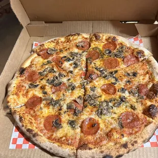Pepperoni & Mushroom Pizza
