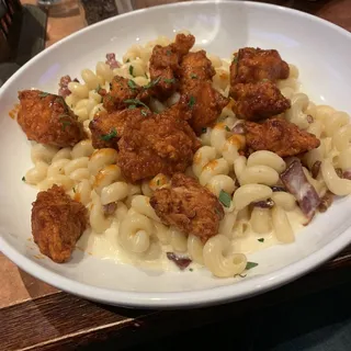 NASHVILLE HOT MAC N' CHEESE