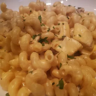 SMOKED CHEDDAR MAC N' CHEESE