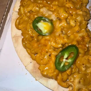 Mac N &apos; Cheese Pizza