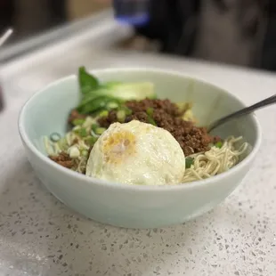 Dry minced pork noodles