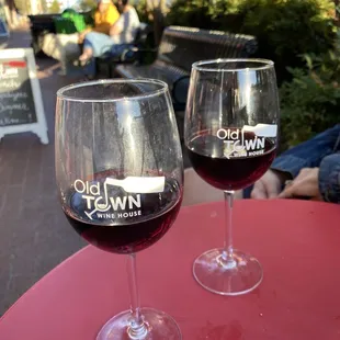 Front Sidewalk seating