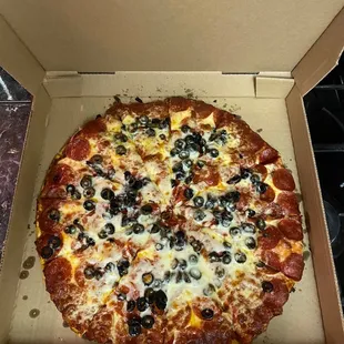 Large pepperoni salami and black olives with extra cheese