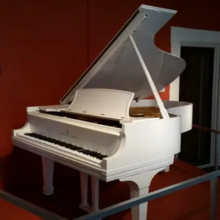 Fats Domino&apos;s piano