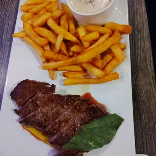 New York steak Frites w/ steakhouse sauce