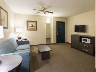 Paynesville Inn & Suites