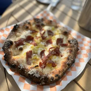 Prosciutto and pineapple pizza