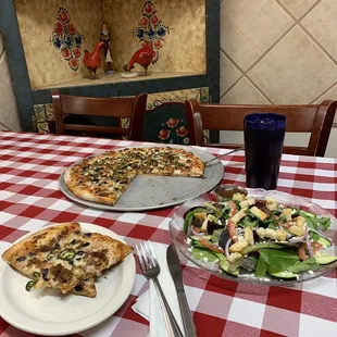 Mexican pizza with chorizo and jalapenos and a lovely arugala salad with vinegarette.