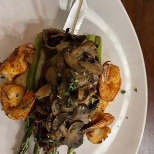 Flat iron steak with winey mushrooms