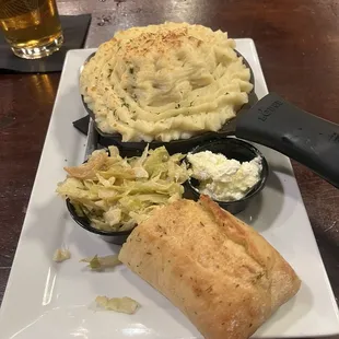 Shepherds Pie, Cole slaw, soda bread, and a Johnny Jump Up.