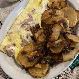 Ham &amp; Mushroom &amp; Cheese Omelet - Delicious Home Fries