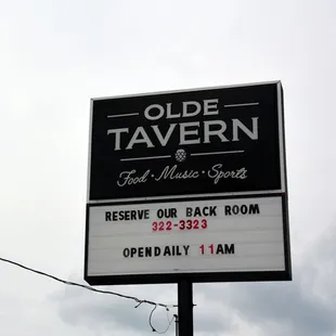 the sign for the restaurant