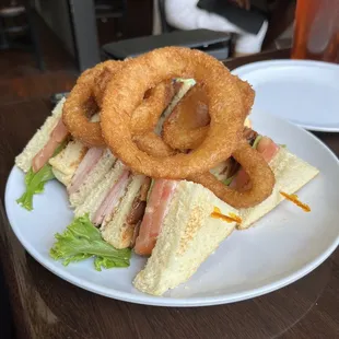 The club with onion rings