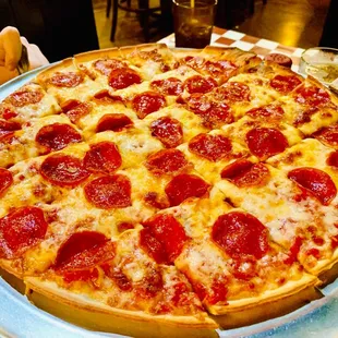 Large pepperoni pizza