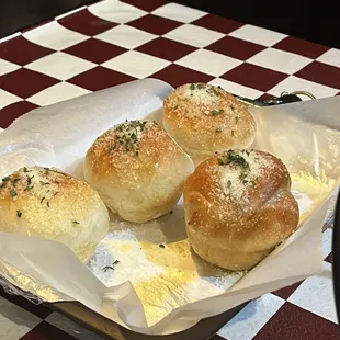 Garlic knots