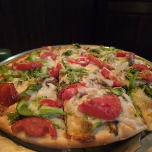 Vegetarian pizza, thin crust