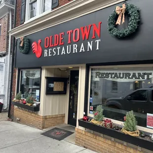 the outside of the restaurant
