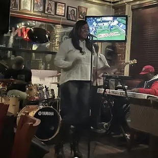 Live entertainment (Shawn Allen &amp; The Choice Band)