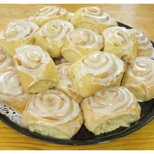 Large tray of cinnamon rolls
