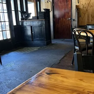 Entrance inside the establishment