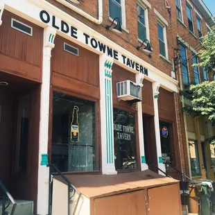the entrance to olde towne tavern