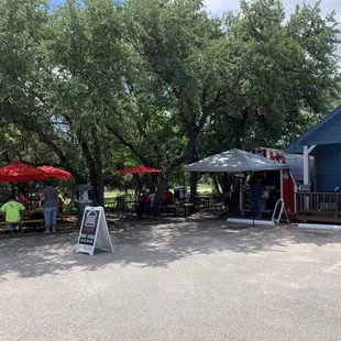 the outside of the restaurant