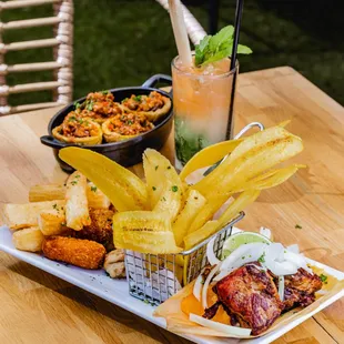 VITROLA
Assortement of Homemade croquettes, bolitas de moro, yuca fries, pork chunks with mojo, empanadas de picadillo and tamal en hoja