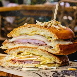 SANDWICH CUBANO/ EL GUAPO
Ham, sliced roasted pork, swiss cheese, pickles, and mustard on a pressed Cuban bread