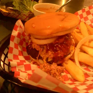 hamburger with pulled pork