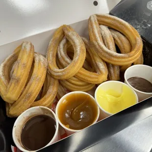 Churro combo: 15 churros + chocolate, caramel, Bavarian cream, Nutella